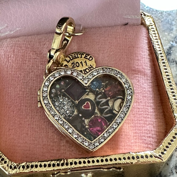 Juicy Couture 2009 Limited Edition Valentine Box of Chocolates Charm YJRU2672 - Picture 3 of 15